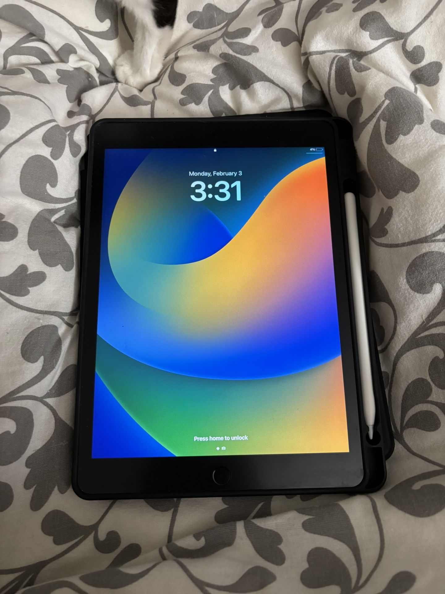 ipad 9th generation (64 GB) + accessories