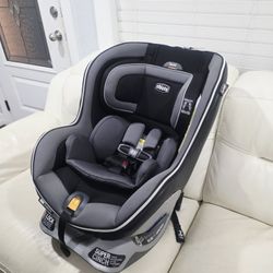 Chicco Nextfit Zip Convertible Car Seat, Carseat. 