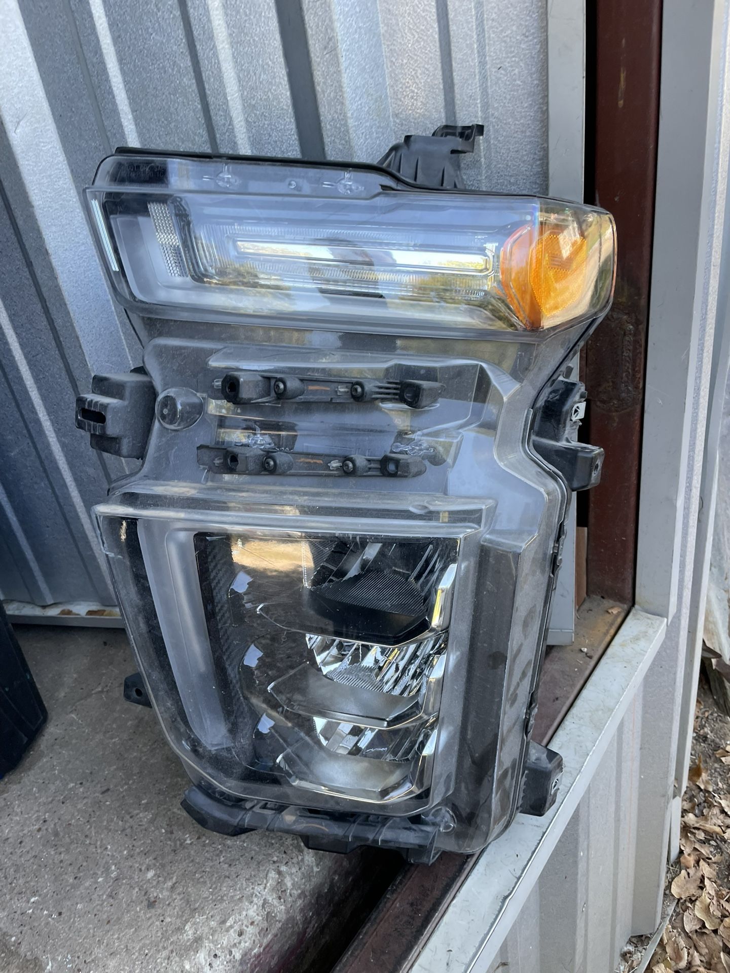 LEFT SIDE HEADLIGHT HID 2021-2023 CHEVROLET 2500 HD