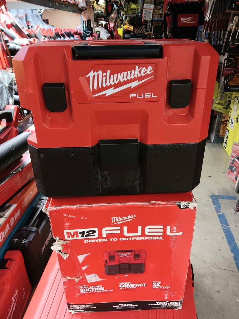 Milwaukee M12 FUEL Gallon Wet/Dry Tool Only