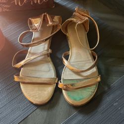 Woman’s Gold Sandal Size 9