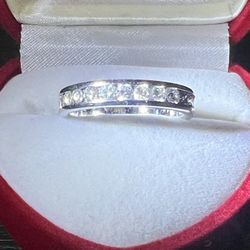 Amazing Wedding Band With High Quality Diamonds 