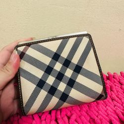 Burberry vintage bifold wallet with coin purse. Good condition. Authentic
