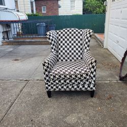 Black And White Chair 