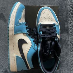 Jordan 1 low size 8men