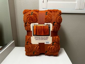 VIRAL TIK TOK COSTCO FAUX FUR HALLOWEEN FALL THROW PUMPKIN