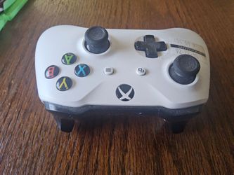 X box one controller and gears of war 4 game