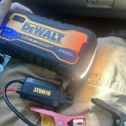 Dewalt Lithium Power Box / Jumper Box 
