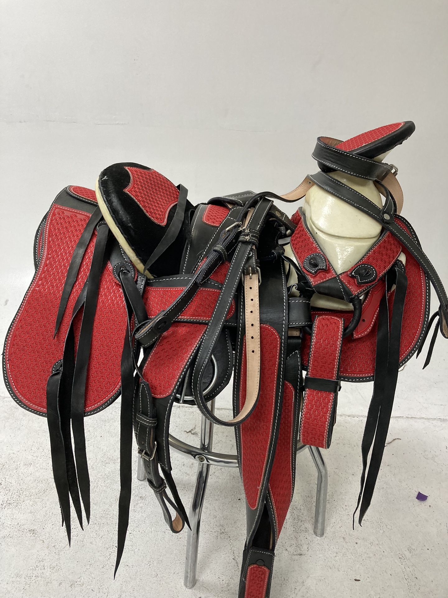 Nueva Montura Charra Super Bordada Conncantinas Desmontables