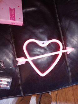 Heart And Arrow Neon L.E D. Wall Light