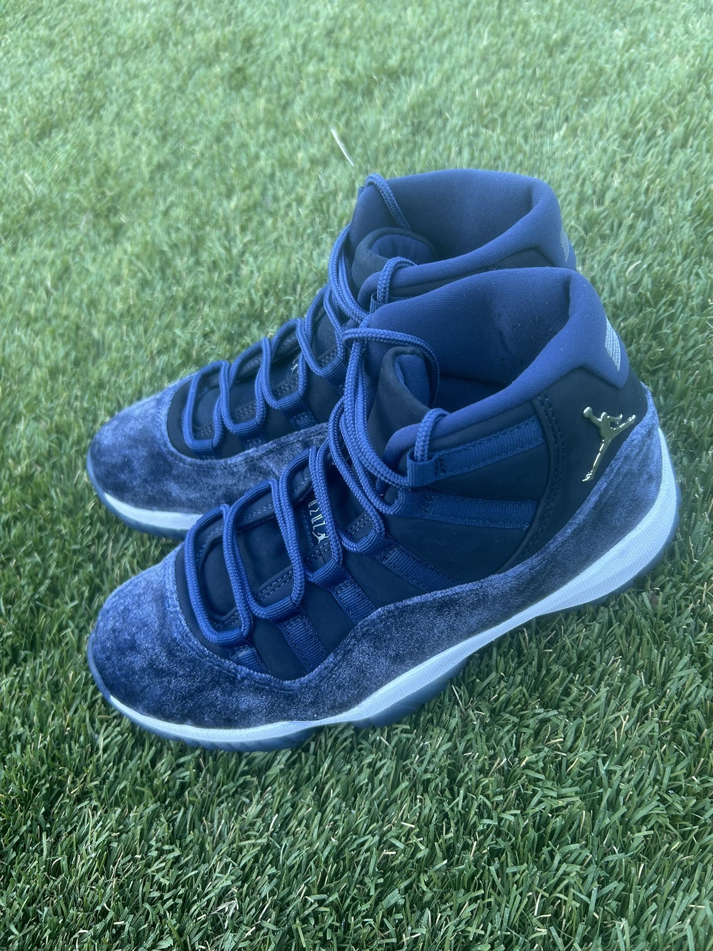 Jordan 11 Retro Navy Velvet 