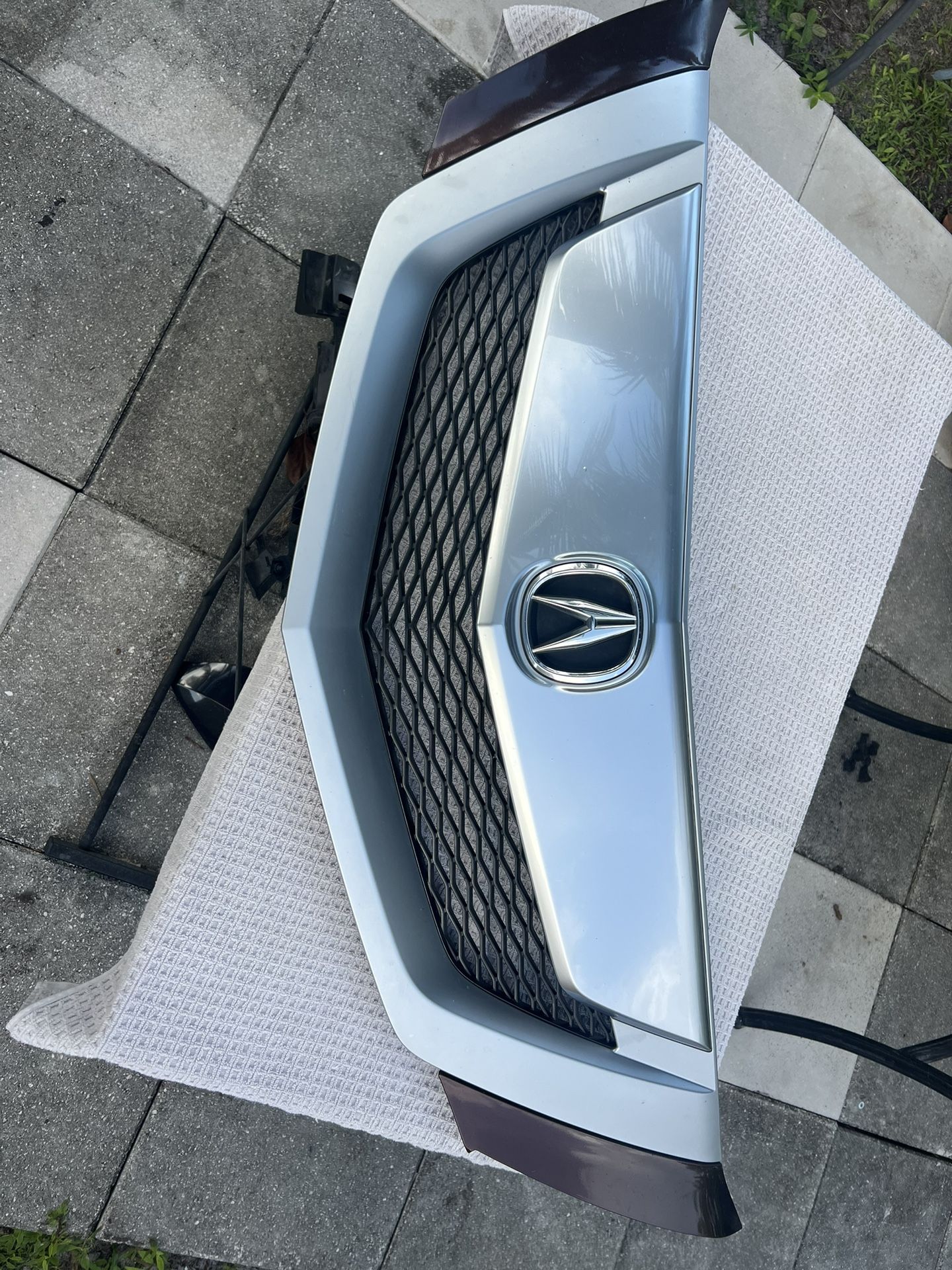 2010-2012 ACURA ZDX GRILL OEM