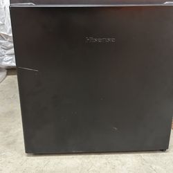 Small Fridge (BLK) W/ Freezer 