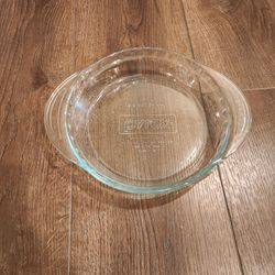 Pyrex® 9.5" Glass Pie Plate, good condition