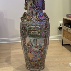 Early 20th Century Chinese Hand Painted Rose Medallion Temple Vase