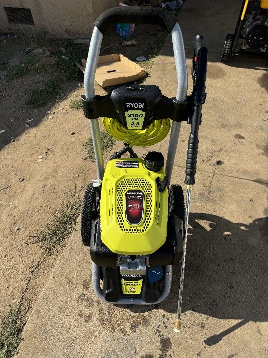 3100 PSI 2.3 GPM Cold Water Gas Pressure Washer with Honda GCV167 Engine