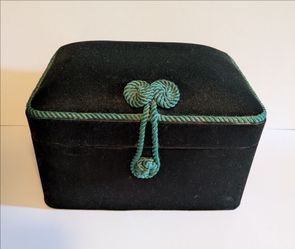 Lazarus Suede Black Velvet Jewelry Box with Green Rope Closure Tassel 1999 Vintage