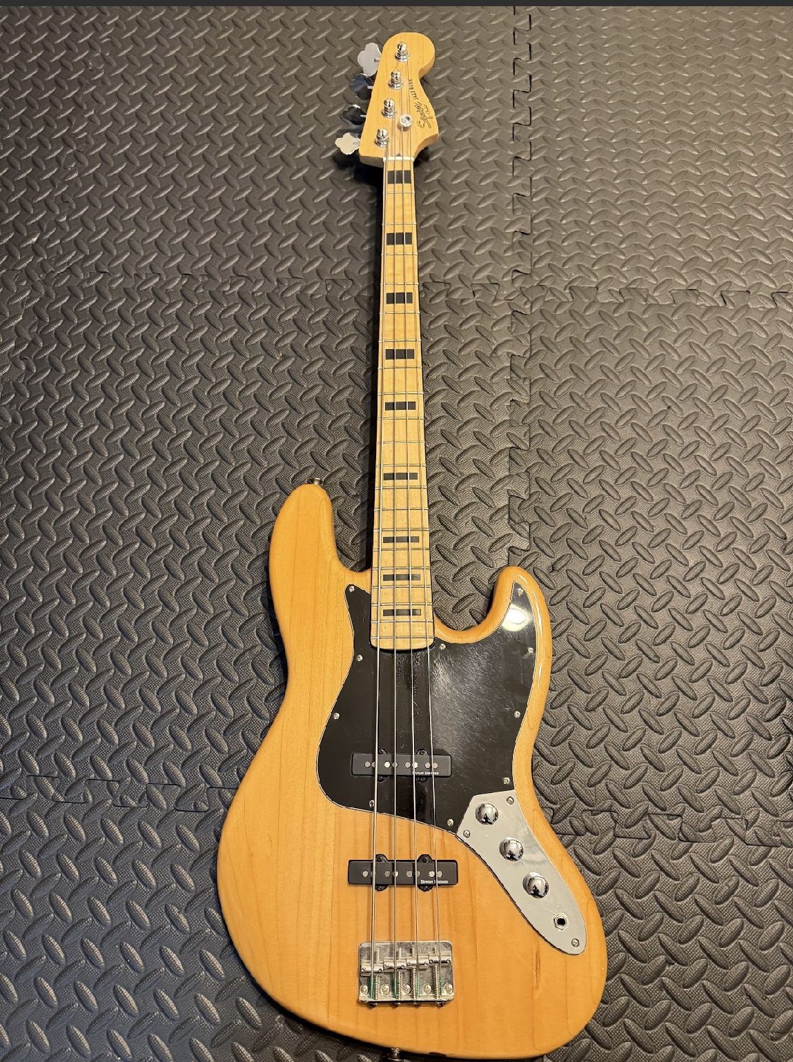 Squier Classic vibe Bass