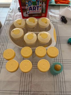 Medela Breast Milk Storage Bottles with Trayj