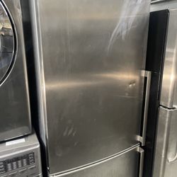 summit 27 inches wide bottom  freezer 