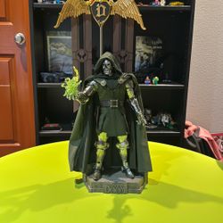 Doctor Doom Hot Toys Figure 