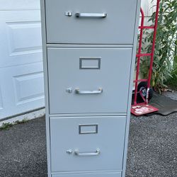 File Cabinet 🗄️ With Key 🔑 