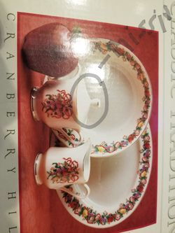 Classic traditional cranberry hill 5 piece. Missing the cover