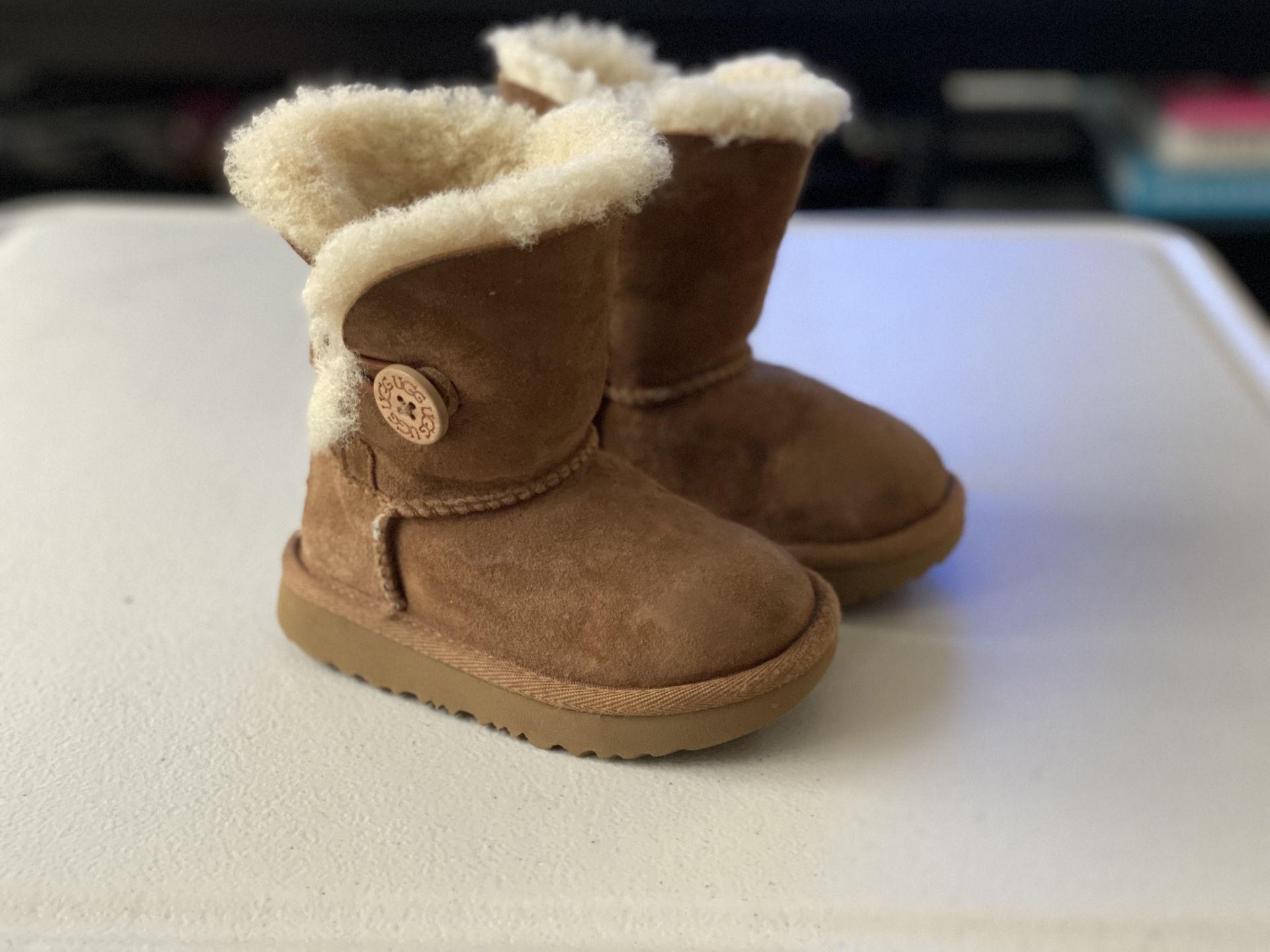UGG Toddler Boots (SIZE 6)