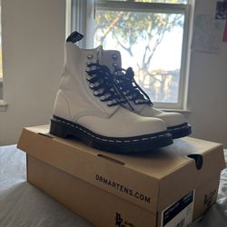 Woman Size 6 Dr Martens 