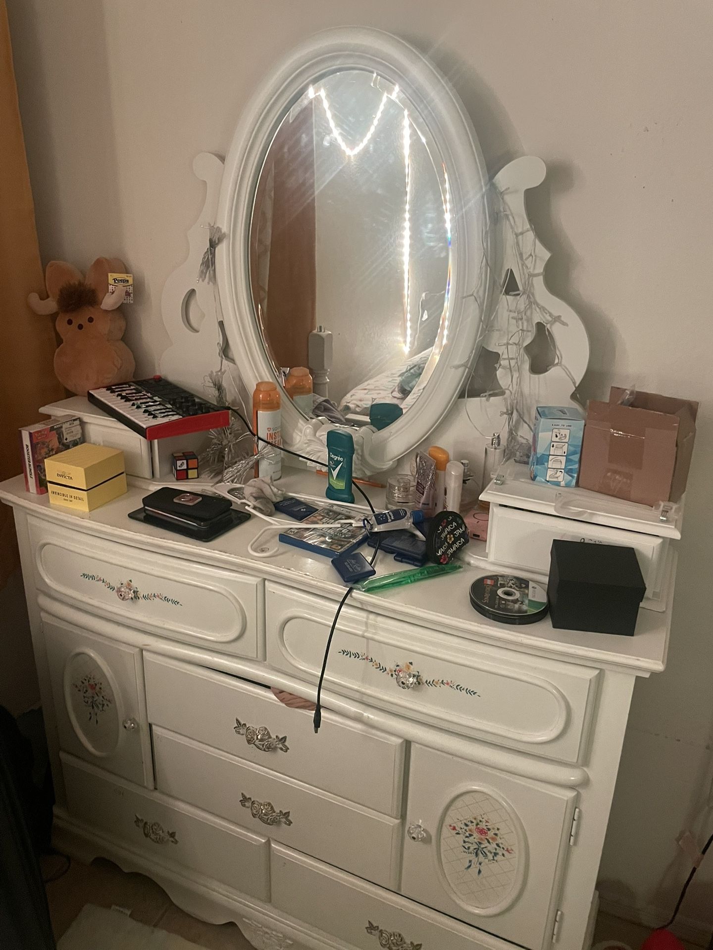 White Dresser With Mirror