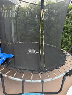 Trampoline , bounce house