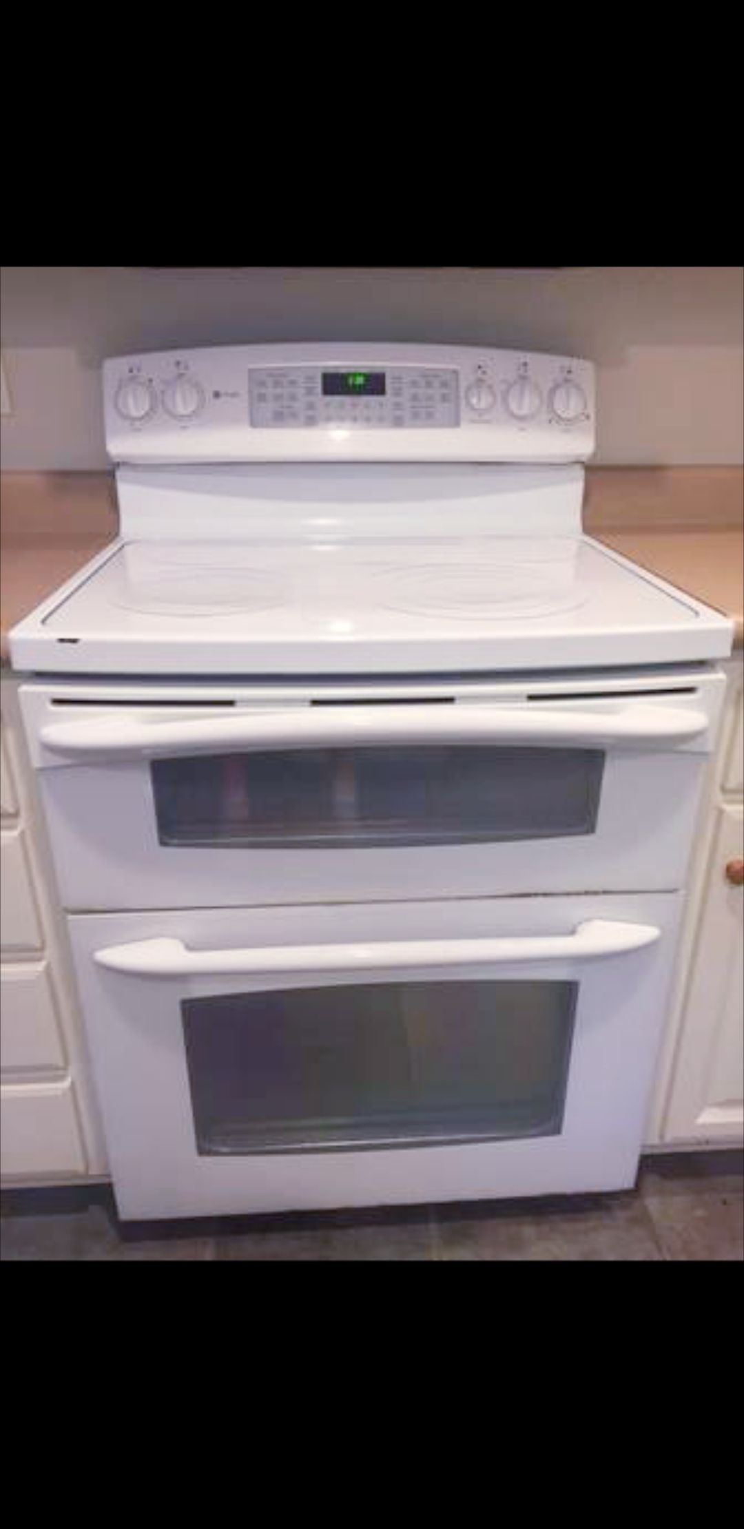Very Nice GE Profile 30" Stove / Range with Double Oven