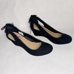 Me Too wedge heels - black w/silver tipped bow, size 5.5 