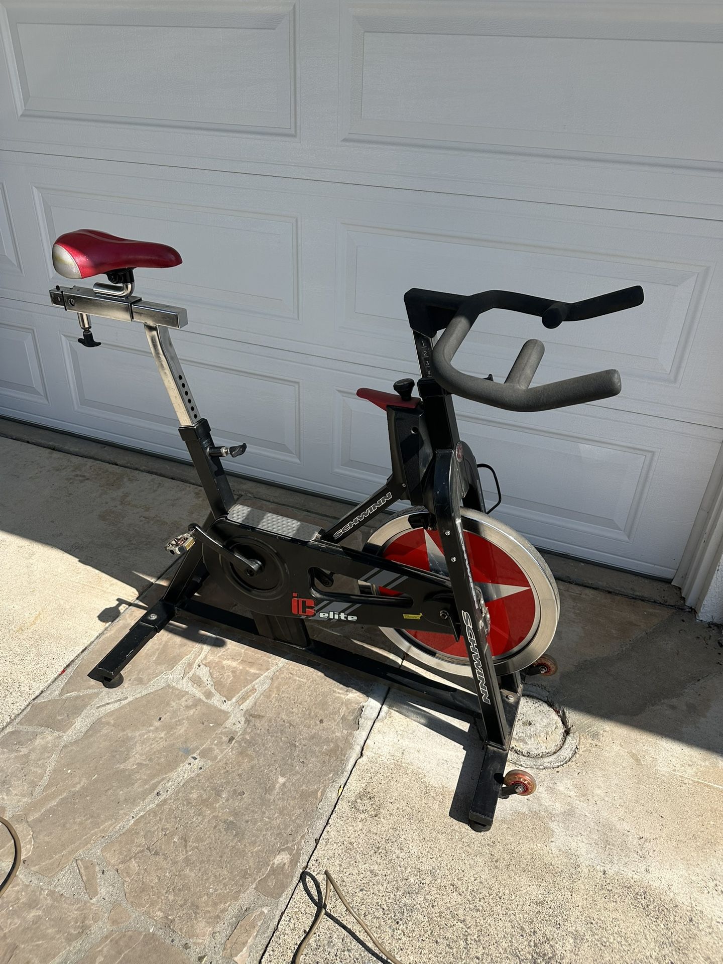 SCHWINN IC ELITE SPIN BIKE