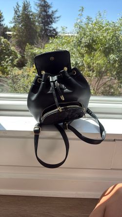 Claire’s black and gold drawstring bag