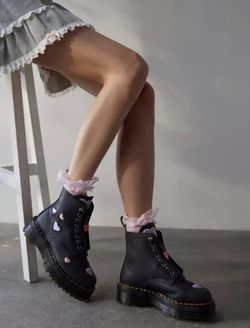 Dr marten Woman platform boots size (8)