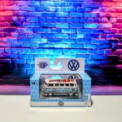 2024 M2 Machines 1958 VW Microbus 15 Window USA Model R85 24-22