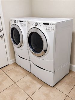 Whirlpool Duet Steam Washer & Natural Gas Dryer Set – Includes Pedestals
