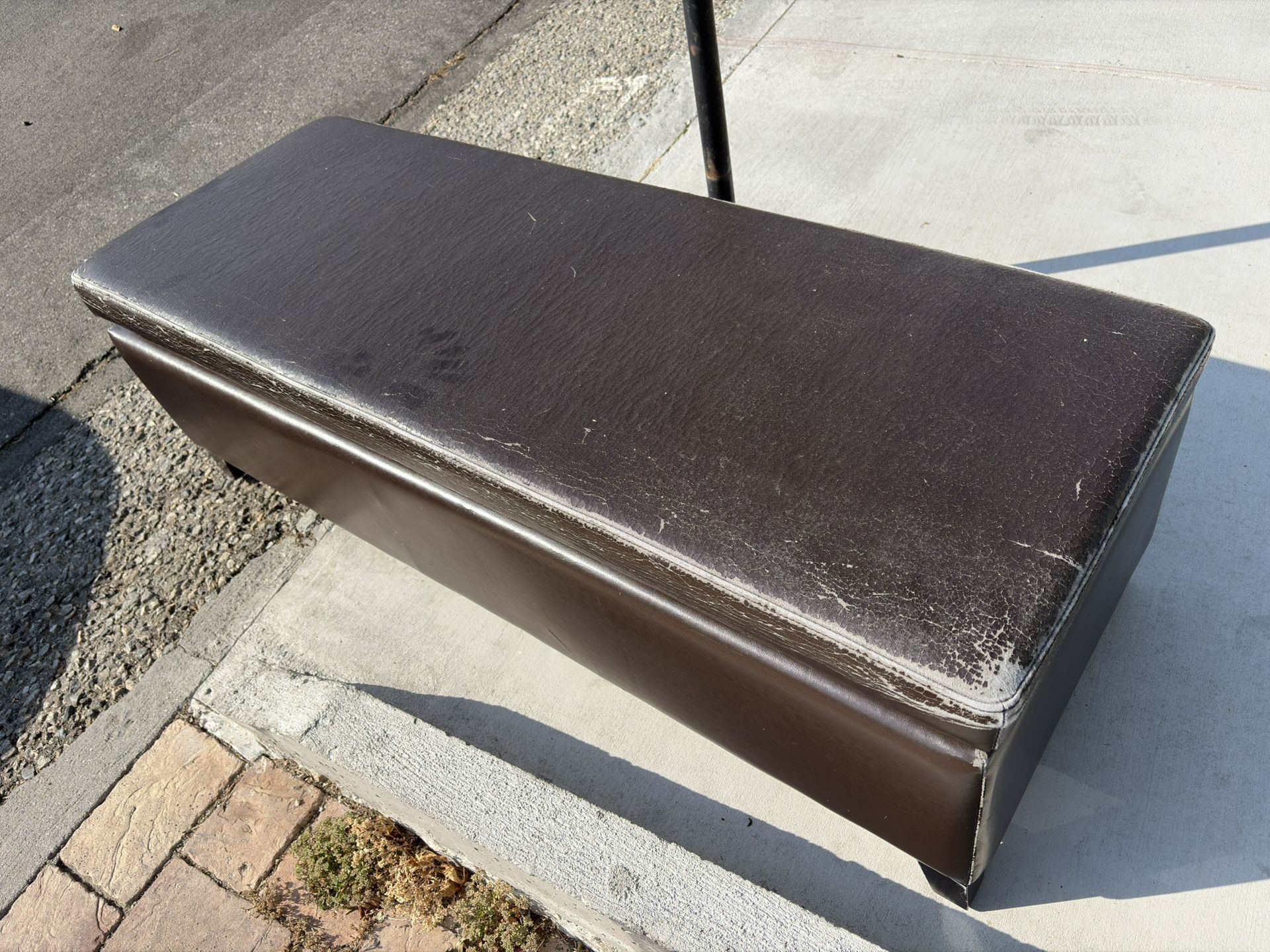 Bench with storage (free)