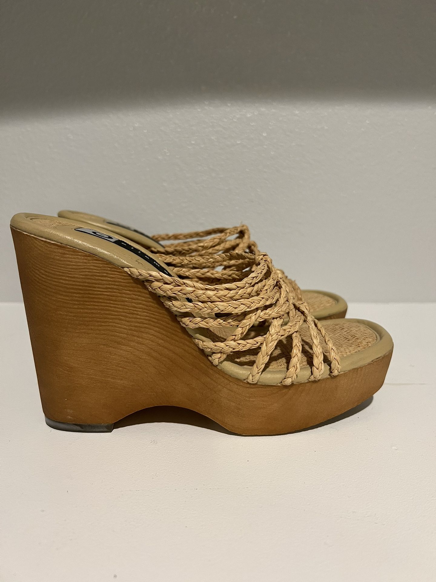 Ellemenno Wedge Shoes/ Sandals
