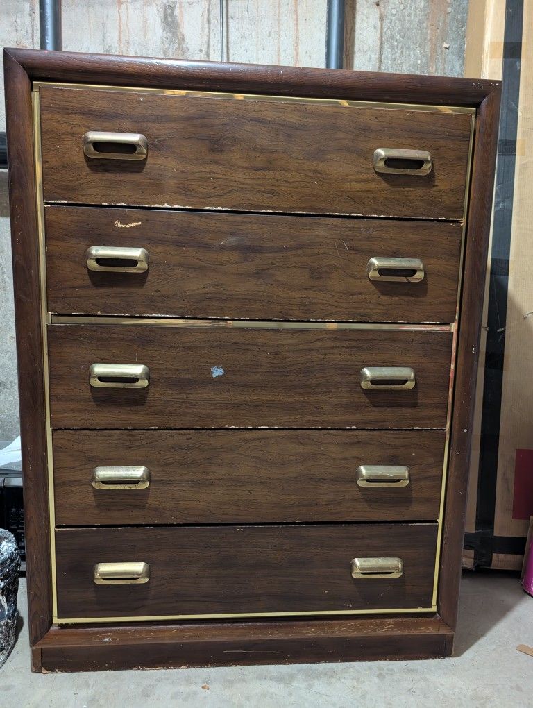 Wood Bedroom Chest - 5 Drawers