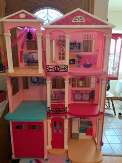 Barbie Dream house with acessories
