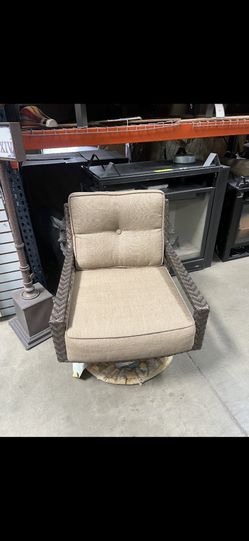 Club Swivel Chair