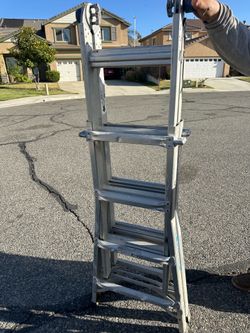 Foldable ladder