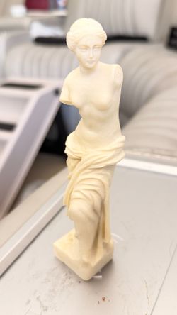 ( Vintage ) Venus Statue 6” High x 1 1/2” Wide