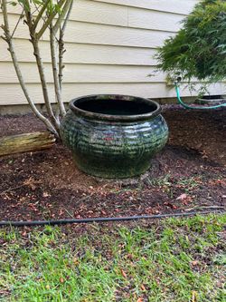 Ceramic hose pot
