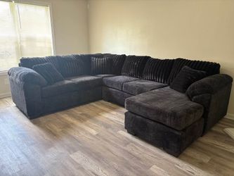 OVERSIZED SECTIONAL/ SUPER COMFY ! $1375 !!!