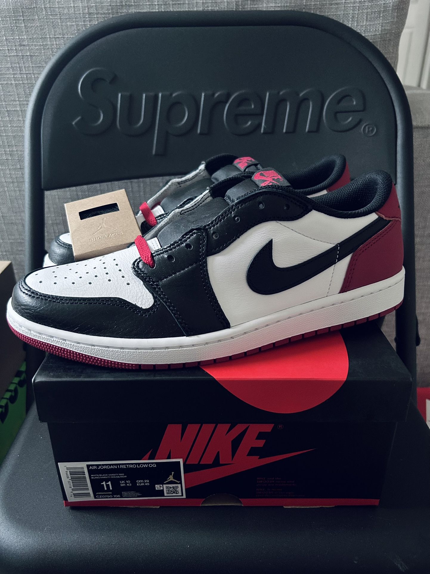 Jordan 1 Retro Low OG Black Toe