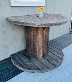 Cable spool with 1 flat side