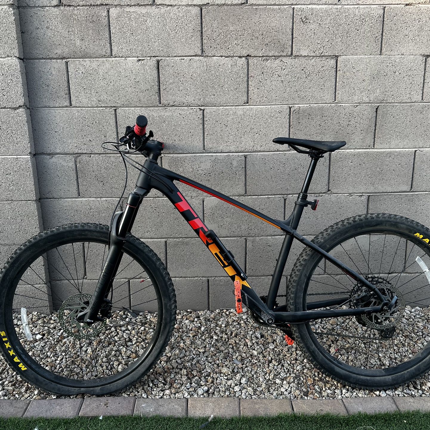 2020 TREK ROSCOE 8 (LARGE)